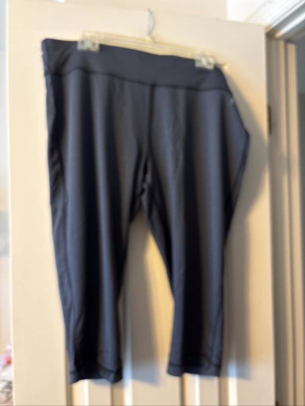 Danskin Now Black with Grey Stripes Capri Workout Pants Size XL